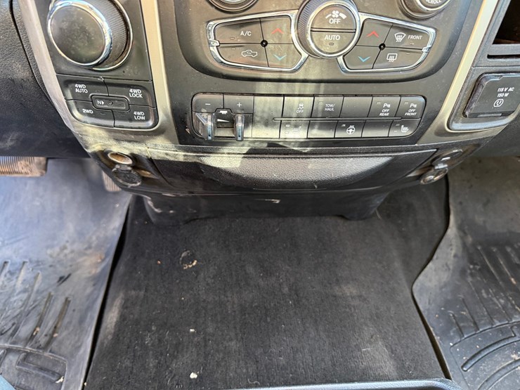 2016-dodge-1500-image-39
