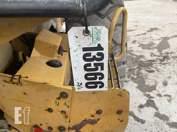 2015-caterpillar-938k-image-19