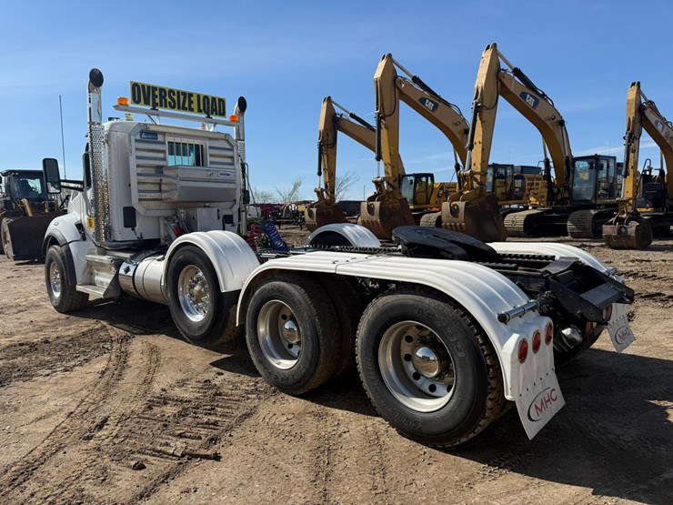 2021-kenworth-t880-image-3