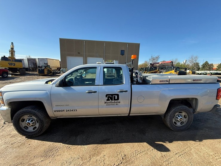 2015-chevrolet-2500-image-2