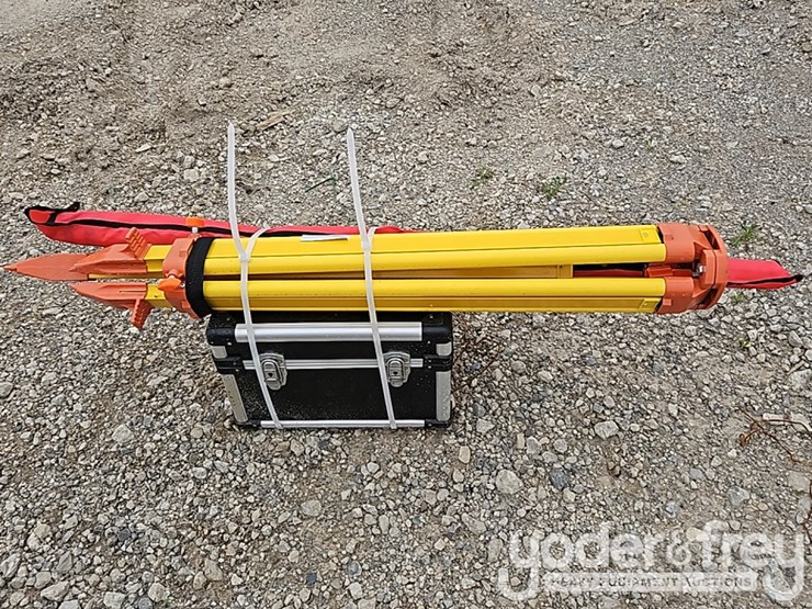2026-sklp-laser-level,-self-levelling-rotary-laser-level-with-batteries,-receiver,-tripod,-grade-rod-image-3