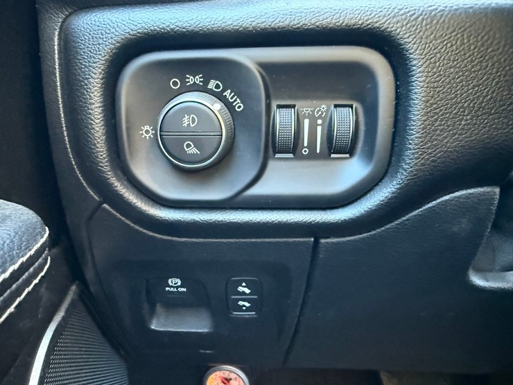 2021-dodge-1500-image-42