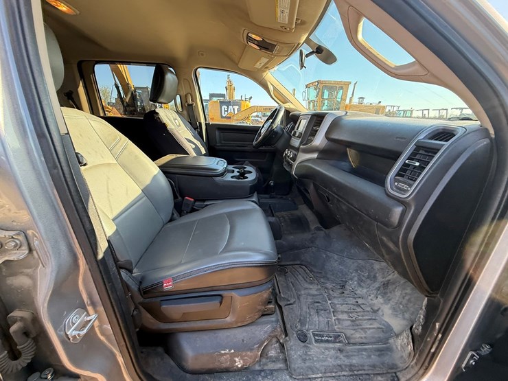 2021-dodge-2500-image-33