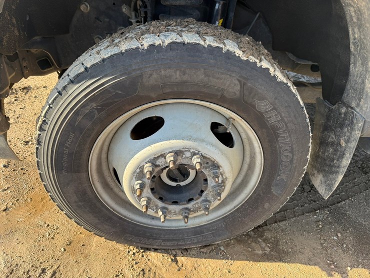2017-ford-f550-xl-image-93