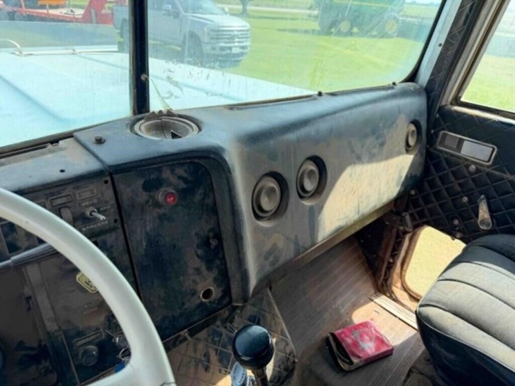 1974-international-durastar-4200-image-37