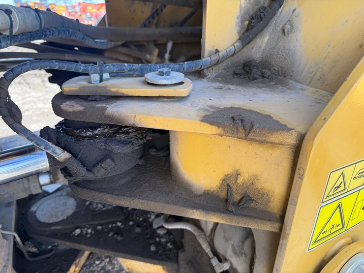 2013-caterpillar-950k-image-59