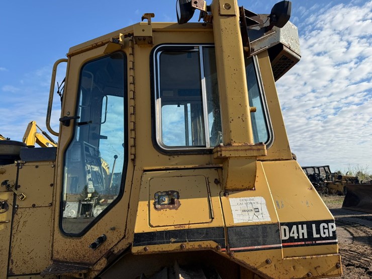 caterpillar-d4h-lgp-image-25