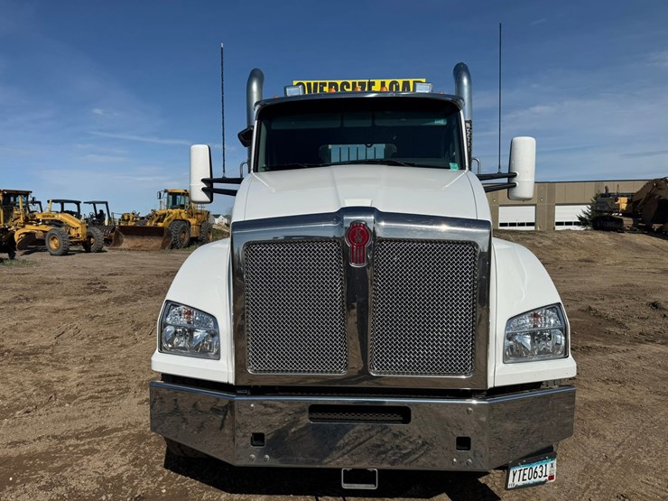 2021-kenworth-t880-image-8
