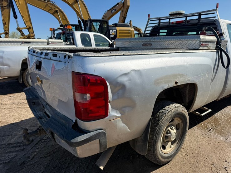 2013-chevrolet-2500-image-23