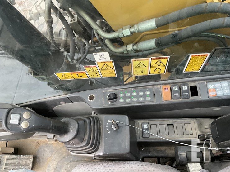 2015-caterpillar-m313d-image-15