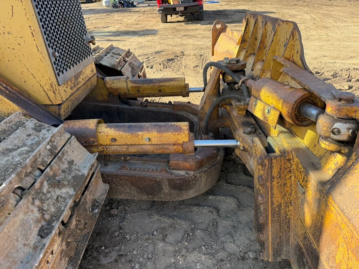 caterpillar-d4h-lgp-image-11