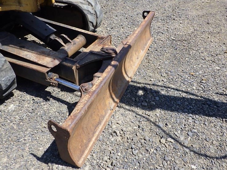 2012-john-deere-60d-image-31