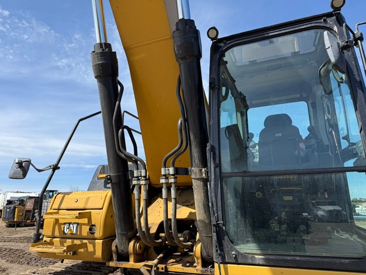 caterpillar-336-image-24