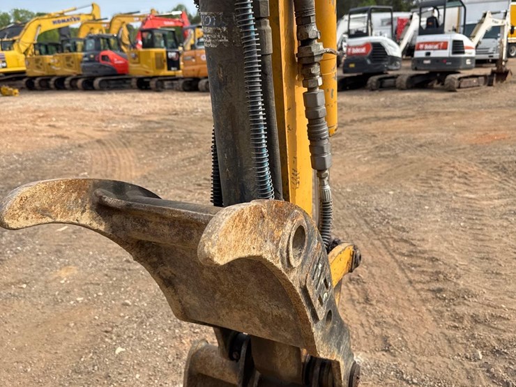 2019-kato-hd35v4-hydraulic-mini-excavator-image-10