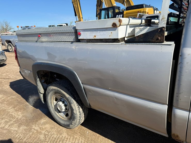 2006-chevrolet-2500-image-26