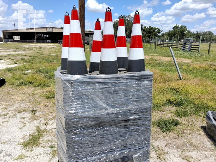 2026-traffic-cones-28inch-tall-image-1