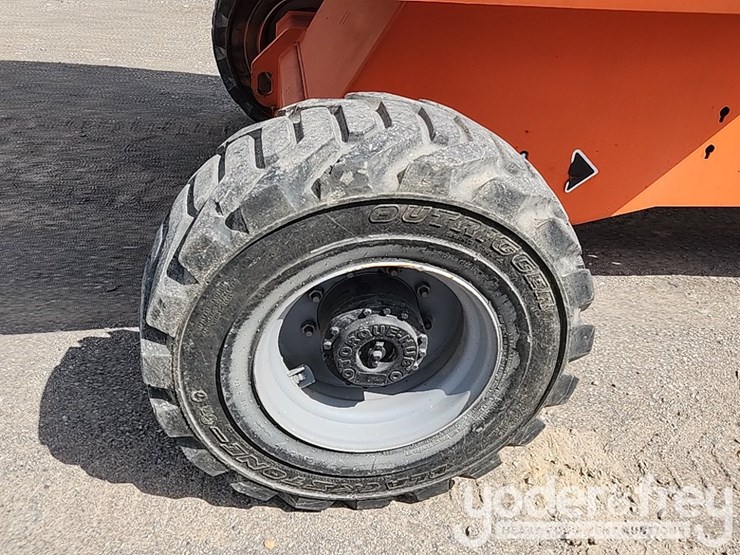 2016-jlg-400s-image-13