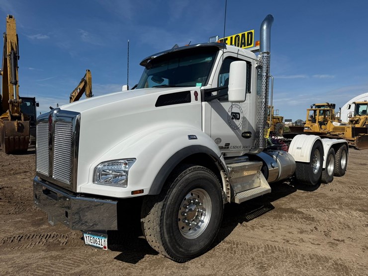 2021-kenworth-t880-image-1