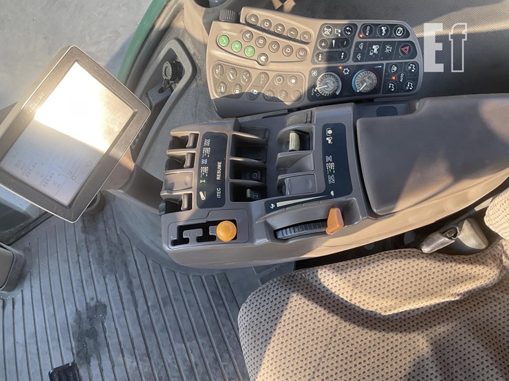 2013-john-deere-8310r-image-12