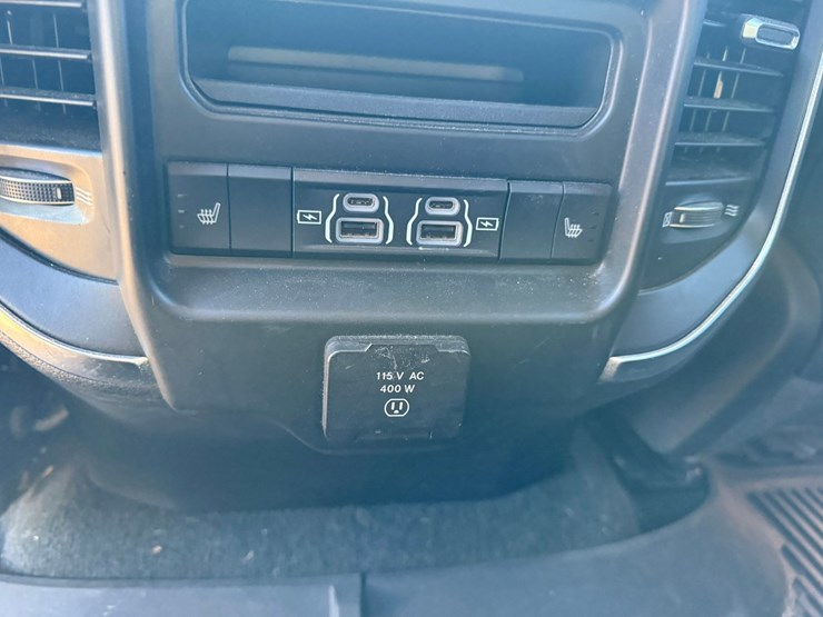 2021-dodge-1500-image-36
