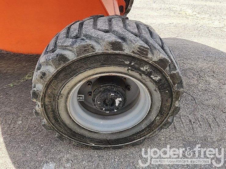 2016-jlg-400s-image-16