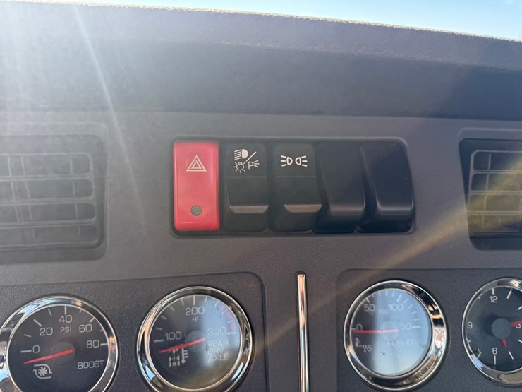 2021-kenworth-t880-image-83