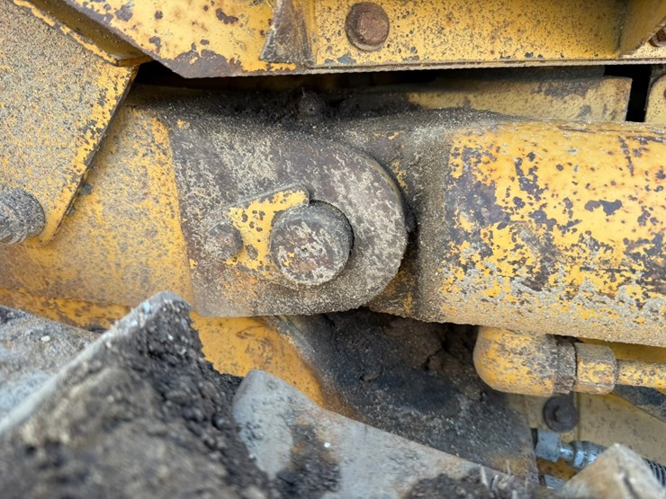 caterpillar-d4h-lgp-image-40