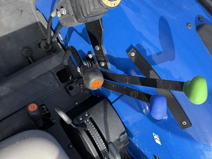 new-holland-tn60a-image-9
