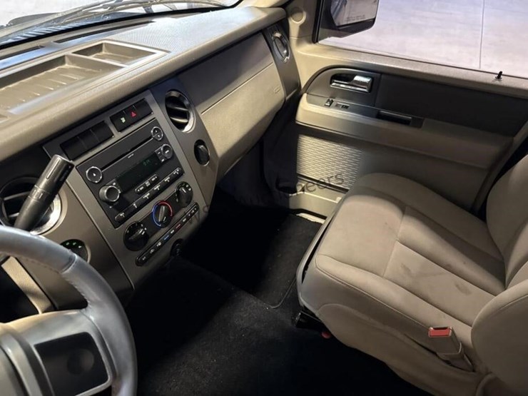 2014-ford-expedition-image-19