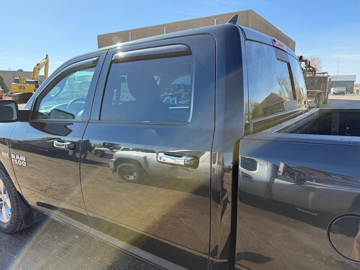 2016-dodge-1500-image-21