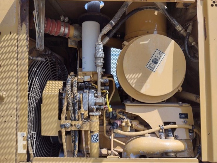 2006-caterpillar-d5n-xl-image-23