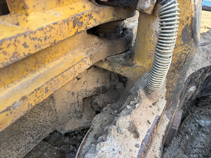 caterpillar-d4h-lgp-image-17