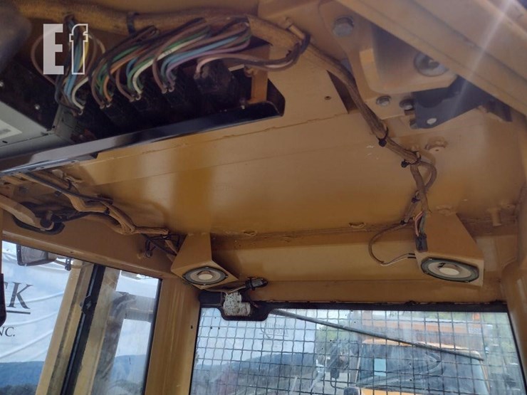 2006-caterpillar-d5n-xl-image-13