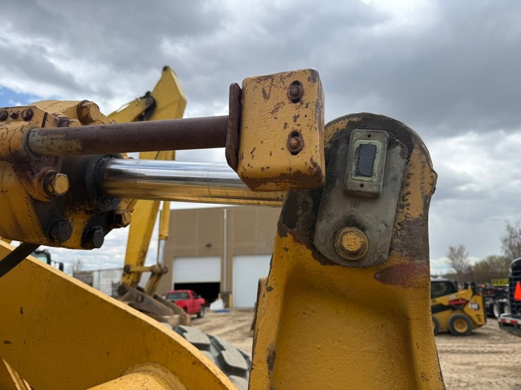 caterpillar-966d-image-16
