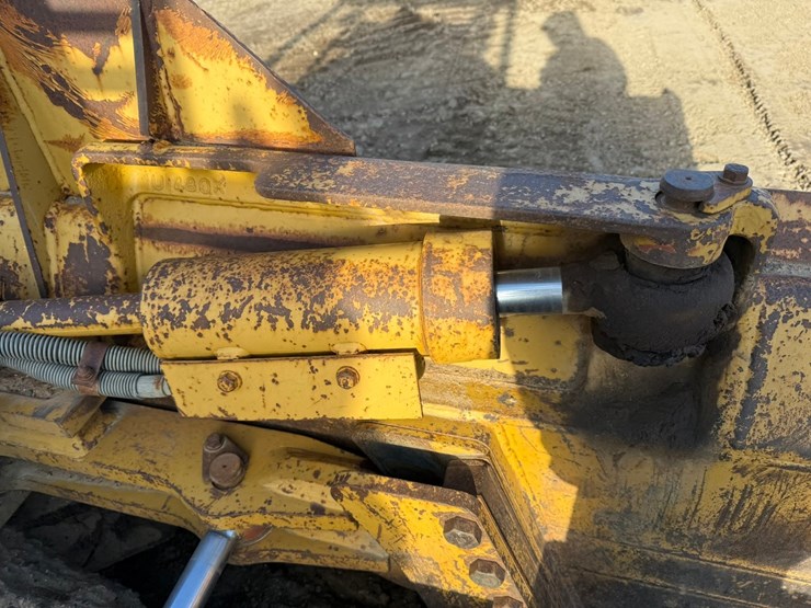 caterpillar-d4h-lgp-image-12