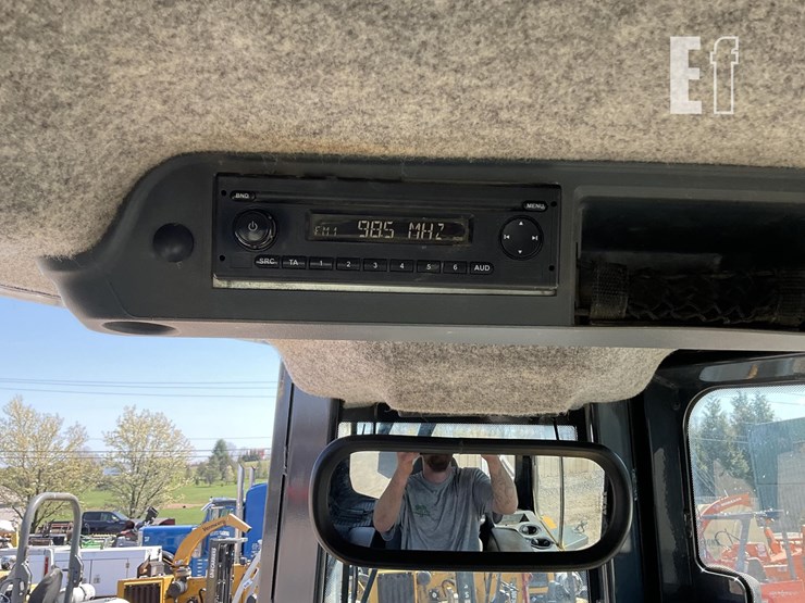 2017-deere-700k-image-16