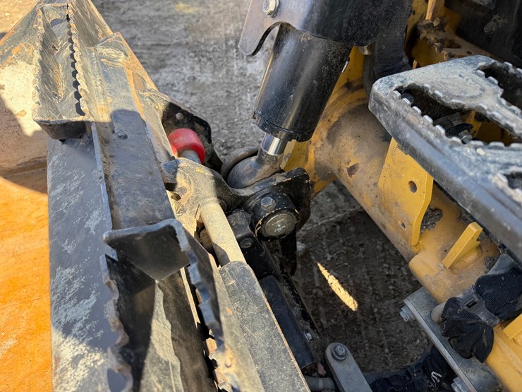 caterpillar-255-image-14