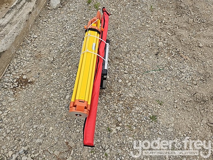 2026-sklp-laser-level,-self-levelling-rotary-laser-level-with-batteries,-receiver,-tripod,-grade-rod-image-2