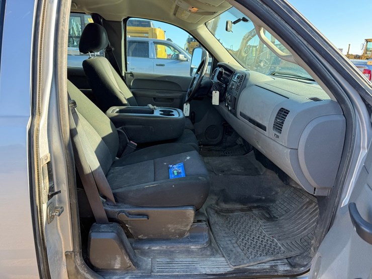 2014-chevrolet-2500-image-32