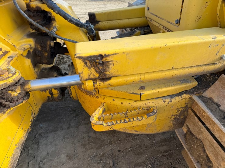2014-komatsu-d51pxi-image-17