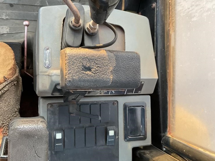 2002-caterpillar-938g-image-12