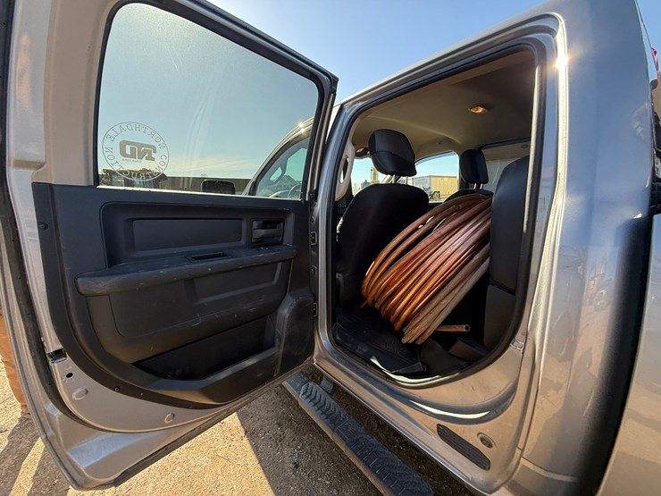 2021-dodge-2500-image-38