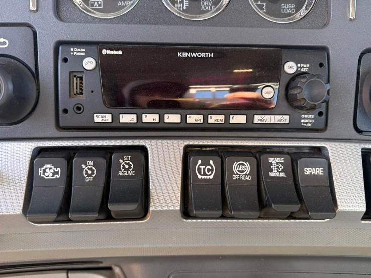 2021-kenworth-t880-image-79