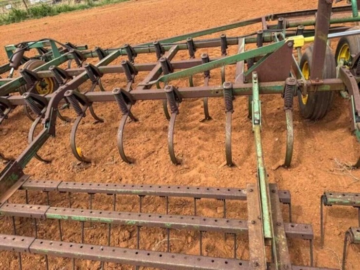 john-deere-4010-image-19