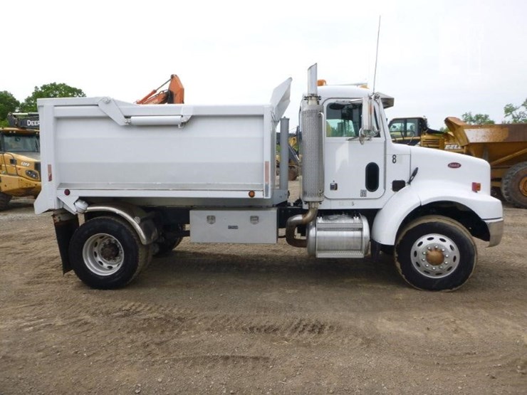 2000-peterbilt-330-image-3