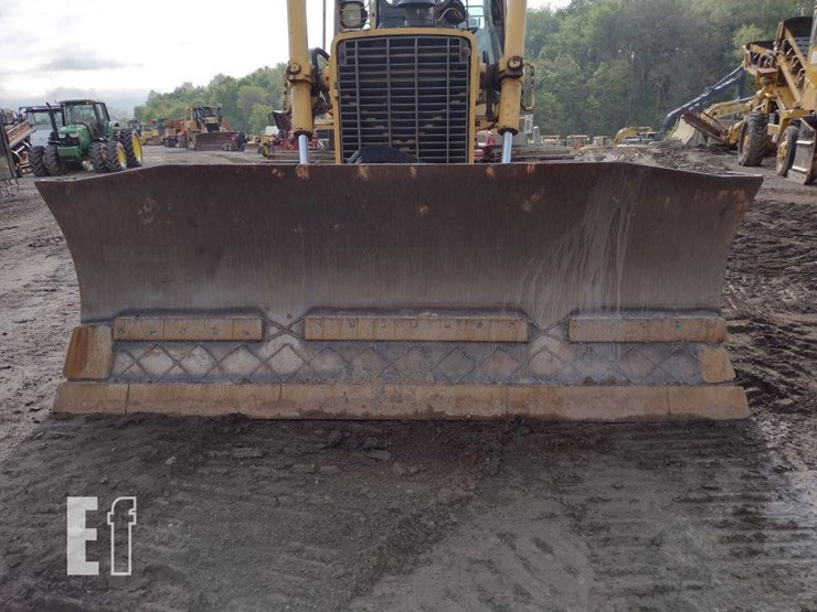 2004-deere-750c-lt-image-24