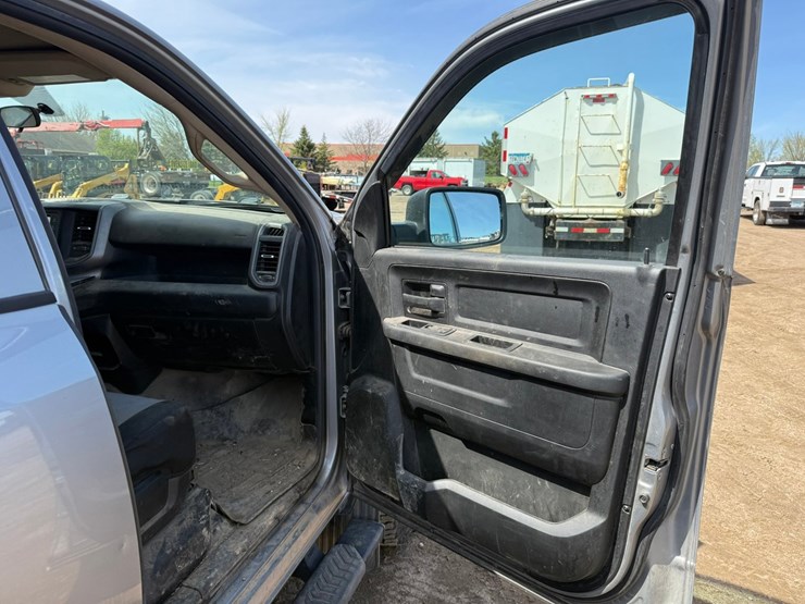 2021-dodge-2500-image-32