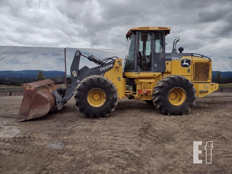 2019-deere-544l-image-1