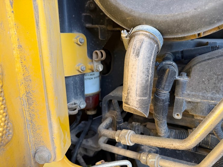 2014-komatsu-d51pxi-image-36