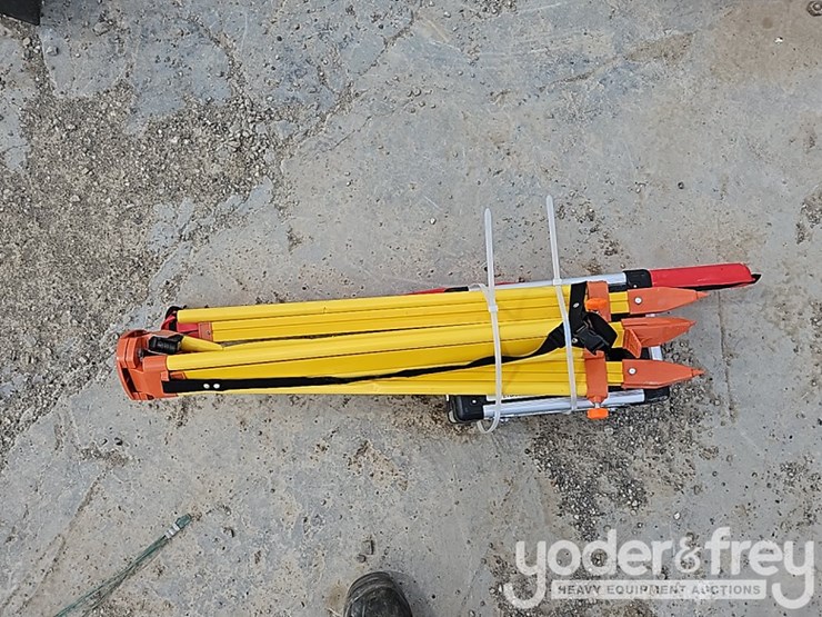 2026-sklp-laser-level,-self-levelling-rotary-laser-level-with-batteries,-receiver,-tripod,-grade-rod-image-6